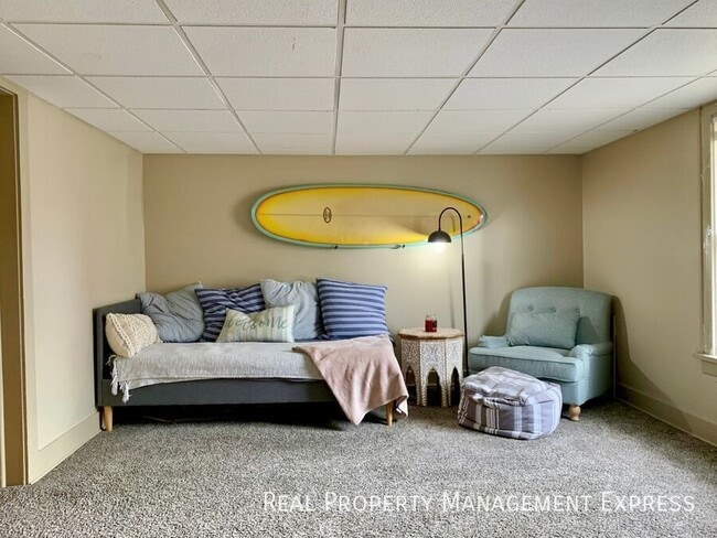 2 Bedroom + Bonus Office in Central Sioux Falls!