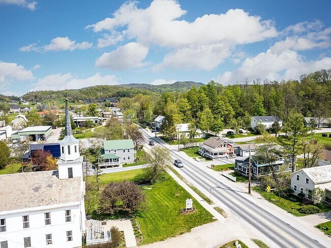 68 Silver St in Hinesburg, VT - Building Photo - Building Photo