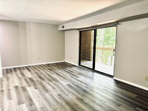 1208 Schaub Dr in Raleigh, NC - Foto de edificio - Building Photo