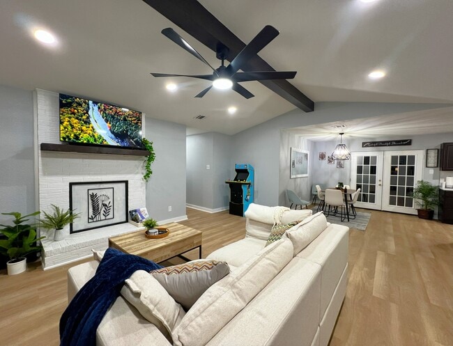property at 320 Applewood Ln