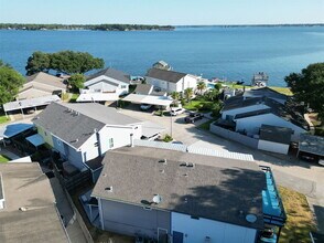 88 Lakeview Village in Montgomery, TX - Building Photo - Building Photo