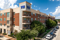 Trinity Mills Condominium in Carrollton, TX - Foto de edificio - Building Photo