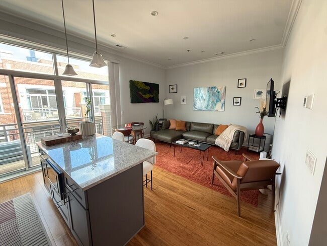property at 33 S Aberdeen St