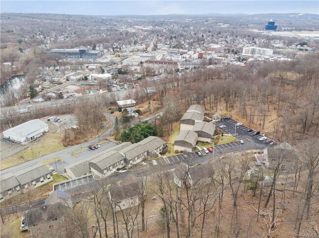 16 Pavilion Ridge Way, Unit 7 in Suffern, NY - Building Photo - Building Photo