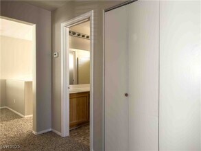 5255 Cedar Bend Dr in North Las Vegas, NV - Foto de edificio - Building Photo