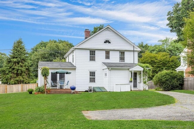 15 W Parish Rd in Westport, CT - Building Photo - Building Photo