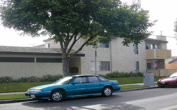 16182 Parkside Ln in Huntington Beach, CA - Building Photo - Building Photo