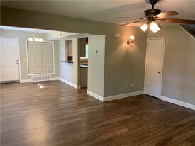 461 N Garrett St in Siloam Springs, AR - Building Photo