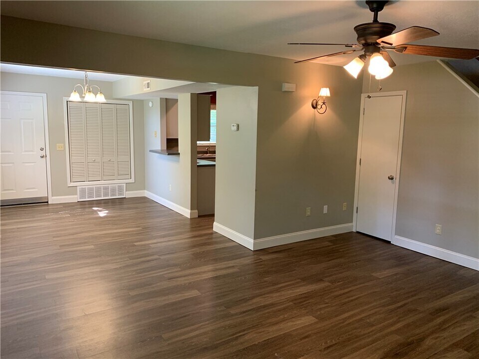 461 N Garrett St in Siloam Springs, AR - Building Photo