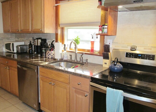 81 Anderson St, Unit 2 in Raritan, NJ - Building Photo - Building Photo