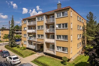 2775 Des Trinitaires Boul in Montréal, QC - Building Photo - Primary Photo