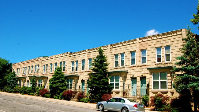 Castle Townhomes in Minneapolis, MN - Building Photo - Building Photo