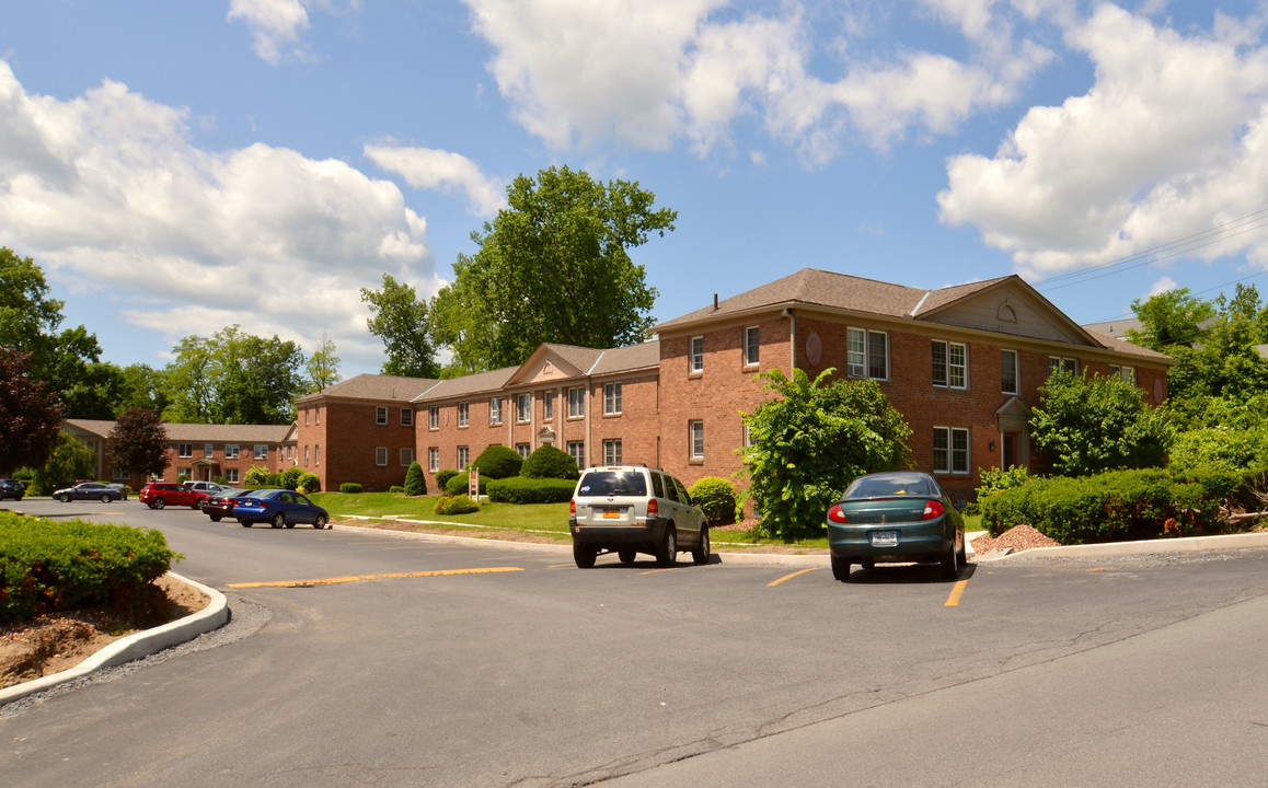 Chestnut Hill Apartments in Amsterdam, NY - Foto de edificio