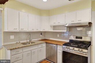 5219 Montgomery St in Springfield, VA - Building Photo - Building Photo