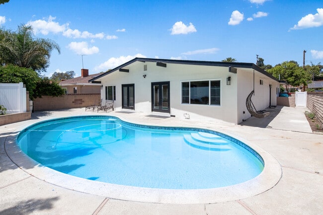 1818 Avenida Feliciano in Rancho Palos Verdes, CA - Building Photo - Building Photo