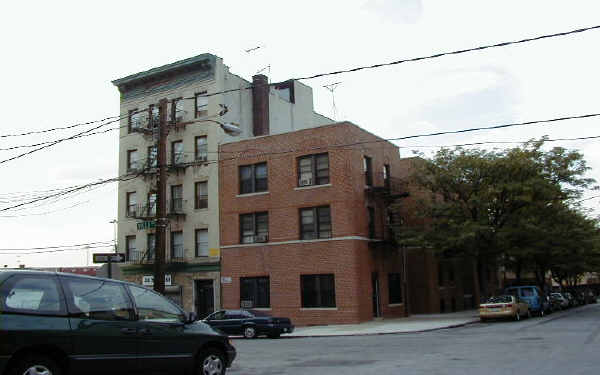 16 E 205th St in Bronx, NY - Foto de edificio