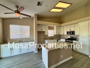 15389 Megan Ct in Fontana, CA - Building Photo - Building Photo