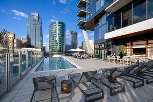 Three Light Luxury Apartments in Kansas City, MO - Building Photo