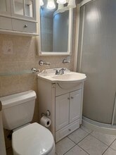 284 Semton Blvd, Unit Lower level in Franklin Square, NY - Foto de edificio - Building Photo