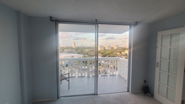 13155 Ixora Ct, Unit Keystone Harbor #911 in North Miami, FL - Foto de edificio - Building Photo