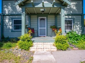 1529 Oak St in Paso Robles, CA - Building Photo - Building Photo