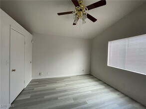 8476 W Gilmore Ave in Las Vegas, NV - Building Photo - Building Photo