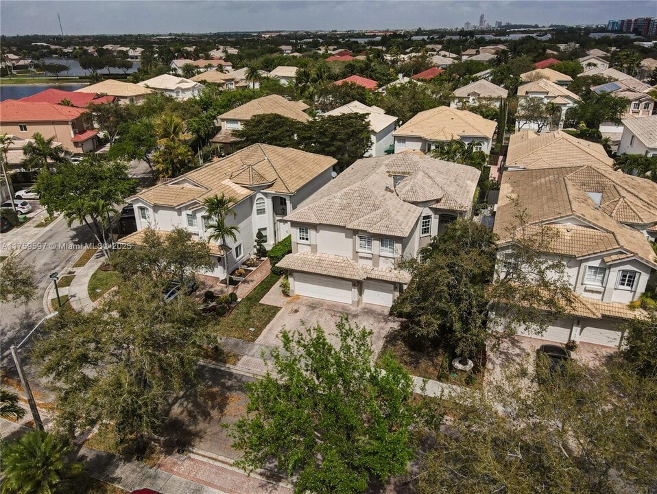 10773 NW 69th Ter in Doral, FL - Building Photo