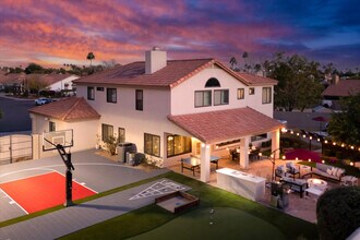 5604 E Beverly Ln in Scottsdale, AZ - Building Photo - Building Photo