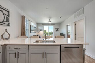 East 9th Apartments in Dallas, TX - Foto de edificio - Building Photo