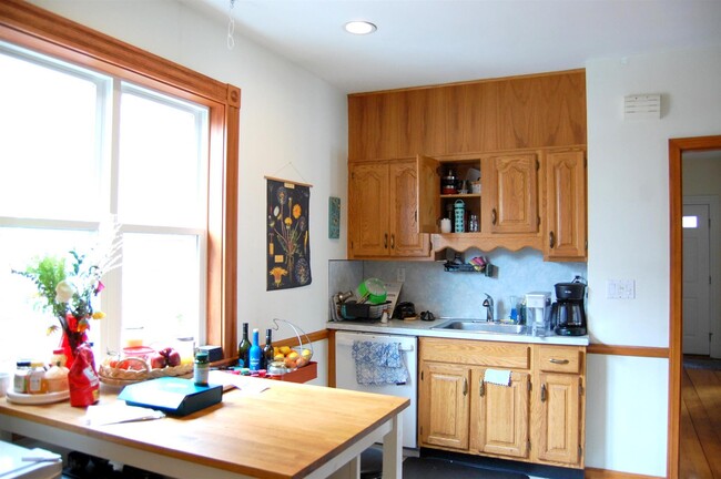 14A Cottage Ave, Unit 2