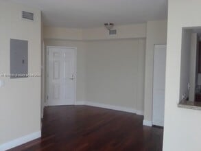 2600 SW 27th Ave, Unit 608 in Miami, FL - Building Photo - Building Photo