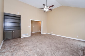 1200 Goshen Ln in Goshen, KY - Building Photo - Building Photo