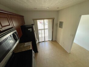 350 Club Cir in Boca Raton, FL - Building Photo - Building Photo
