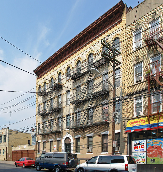 5111 Palisade Ave in West New York, NJ - Building Photo