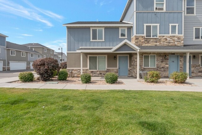 property at 722 E 150 N St