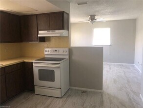 13925-13925 First St in Ft. Myers, FL - Building Photo - Building Photo