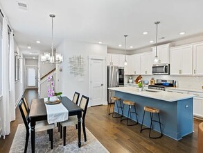 658 Blueway Ave in Summerville, SC - Foto de edificio - Building Photo
