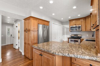 538 Creek View Rd in Centerville, UT - Building Photo - Building Photo
