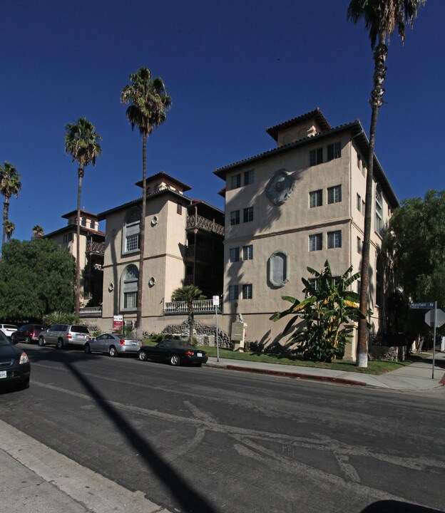 1460 N. Mansfield Ave in Los Angeles, CA - Foto de edificio