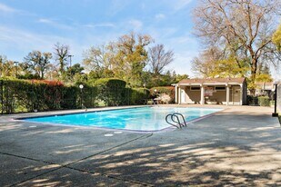 2690 Truxel Rd in Sacramento, CA - Building Photo