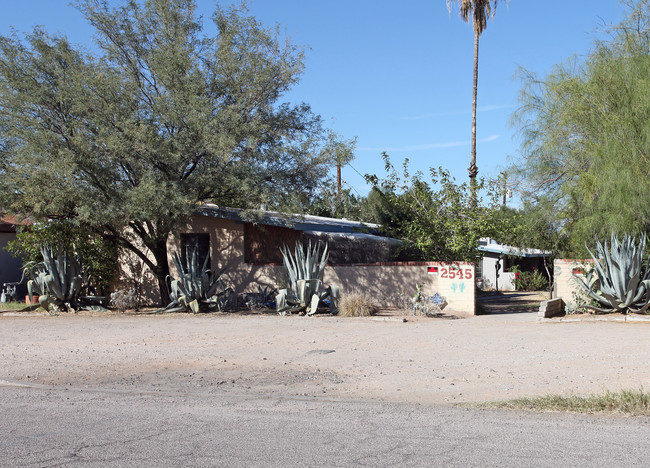 2543 E Water St in Tucson, AZ - Building Photo - Building Photo