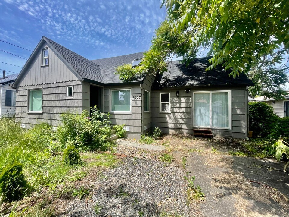 7227 SE Harney St in Portland, OR - Building Photo