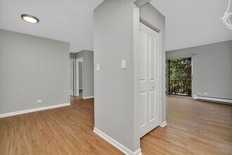 909 Plainfield Rd in Darien, IL - Building Photo - Building Photo