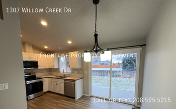 1307 Willow Creek Dr in Nampa, ID - Building Photo - Building Photo