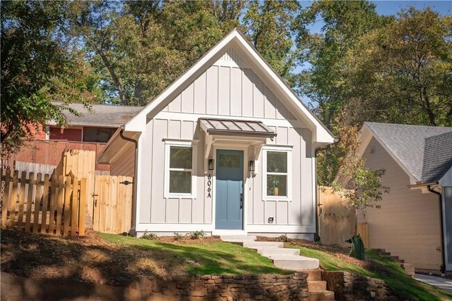 property at 606 Glenwood Pl SE
