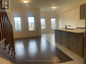 33 Brixham Ln in Brampton, ON - Building Photo - Building Photo