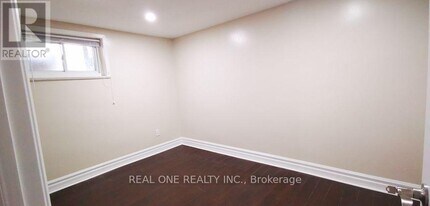 22 Dunstall Crescent in Toronto, ON - Building Photo - Building Photo