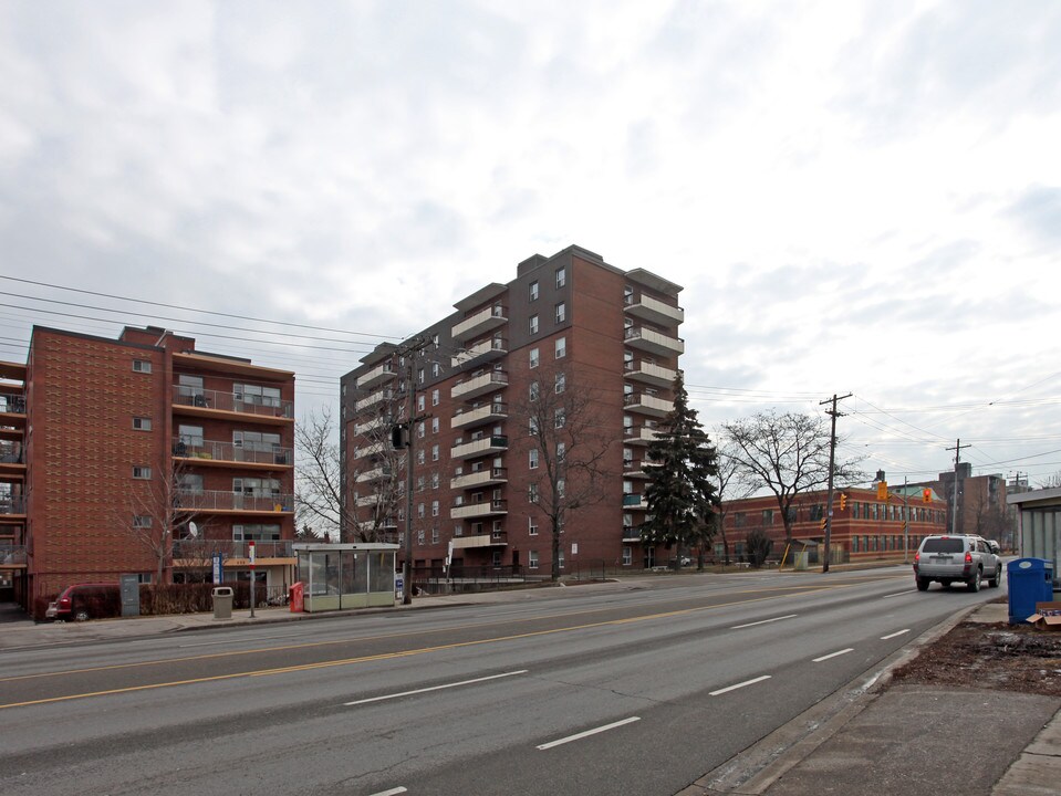 855 Kennedy Rd in Toronto, ON - Building Photo