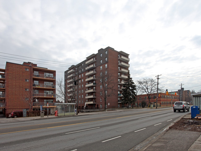 855 Kennedy Rd in Toronto, ON - Building Photo - Primary Photo