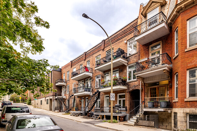 1001-1023 Saint-André Rue in Montréal, QC - Building Photo - Building Photo